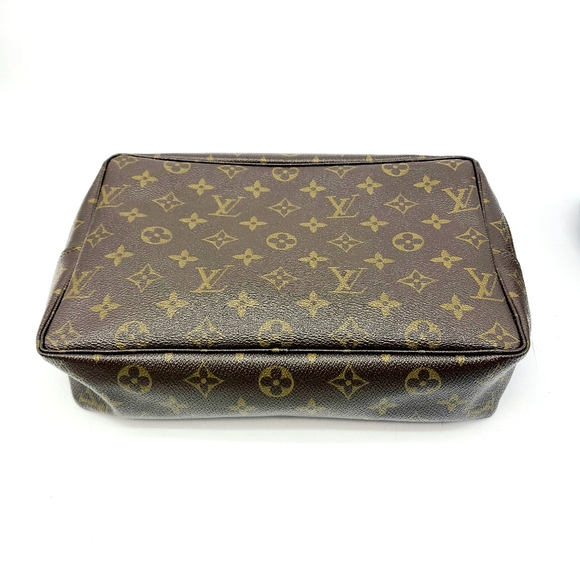 Louis Vuitton Cosmetic Bag - Picture 3 of 10